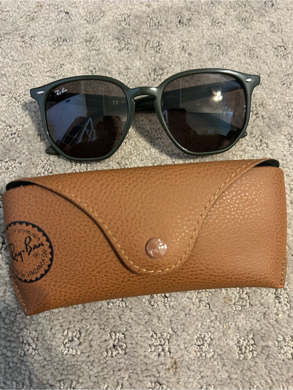 ☀️ Ray-Ban 4306 Green Frame Like new!